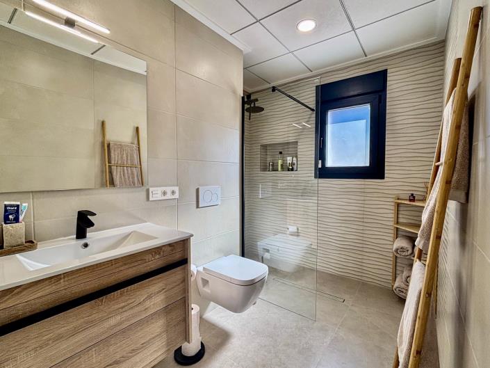 Image No.8-3 Bed Villa / Detached for sale