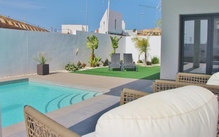 Image No.14-3 Bed Villa / Detached for sale