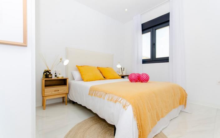 Image No.18-3 Bed Semi-Detached for sale