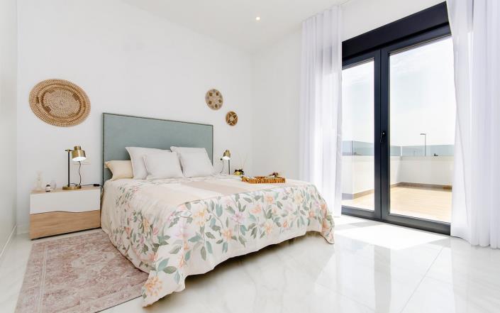 Image No.28-3 Bed Semi-Detached for sale