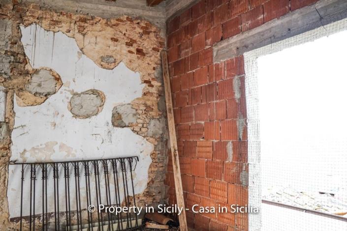 Image No.12-4 Bed Townhouse for sale