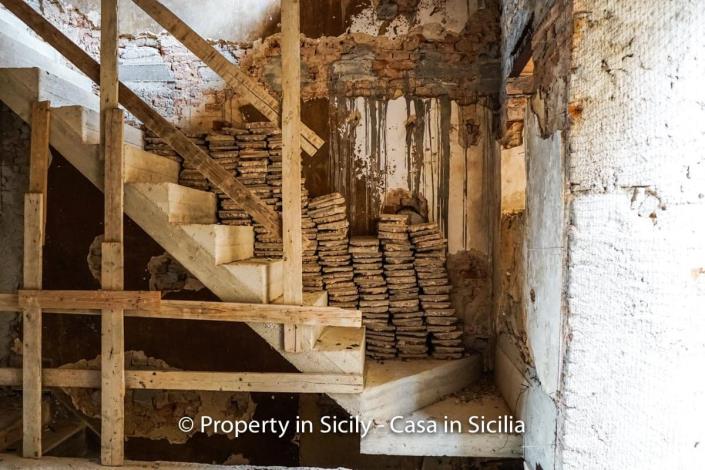 Image No.17-4 Bed Townhouse for sale