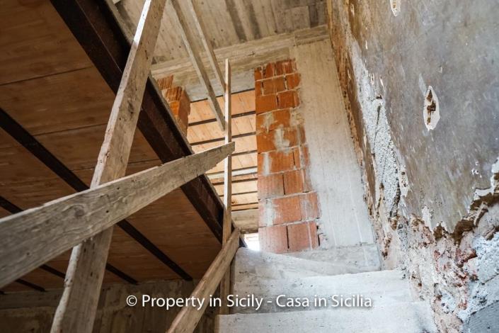 Image No.18-4 Bed Townhouse for sale