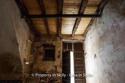 Palazzo-san-giuliano-renovation-project-1-euro-7