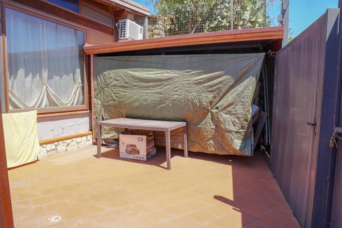 Image No.2-Maison de campagne de 1 chambre à vendre à Letoianni