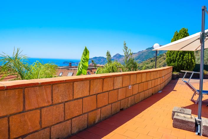 Image No.30-Maison de campagne de 1 chambre à vendre à Letoianni