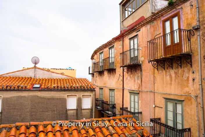 Image No.22-2 Bed Townhouse for sale