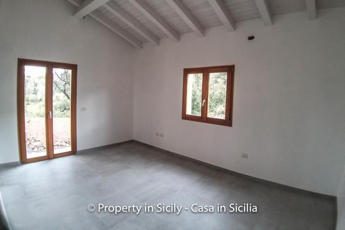 Image No.8-Maison de campagne de 2 chambres à vendre à Gratteri