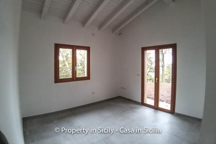 Image No.14-Maison de campagne de 2 chambres à vendre à Gratteri