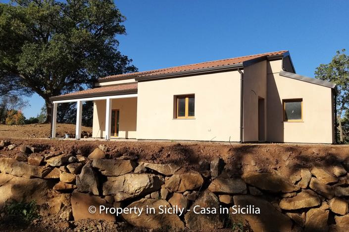 Image No.2-Maison de campagne de 2 chambres à vendre à Gratteri