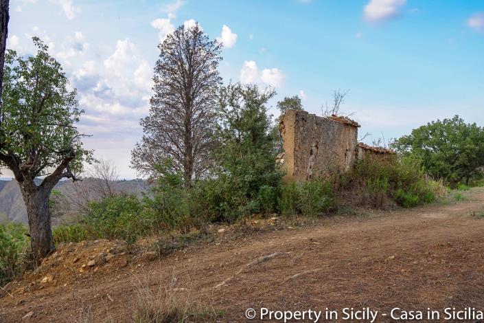 Image No.12-Maison de campagne de 2 chambres à vendre à Gratteri