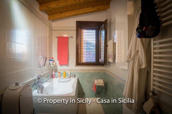 Image No.40-Villa de 3 chambres à vendre à Sant'Agata di Militello