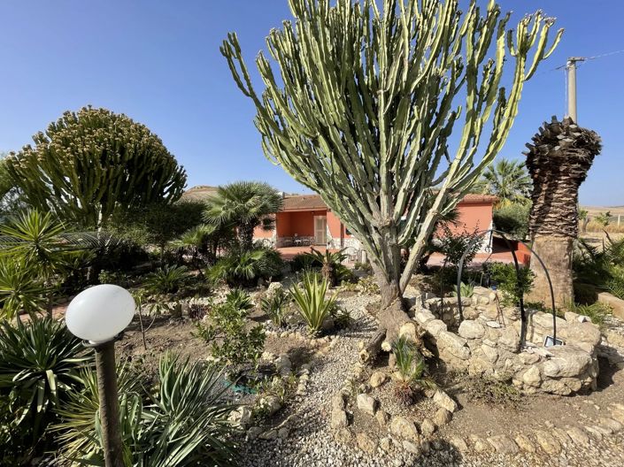 Image No.21-4 Bed House for sale