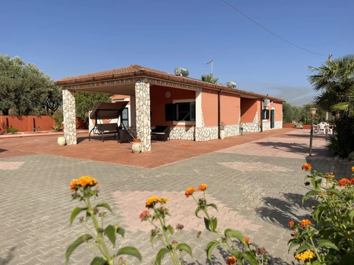 Image No.24-4 Bed House for sale