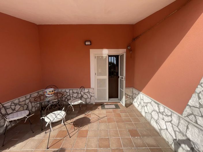 Image No.25-4 Bed House for sale