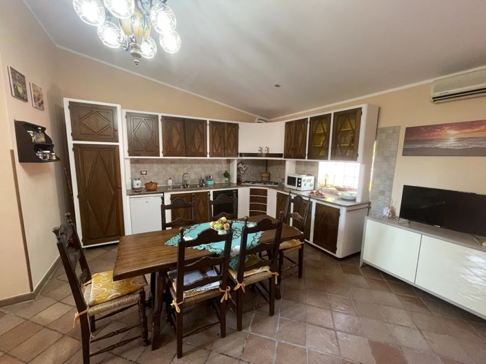 Image No.27-4 Bed House for sale