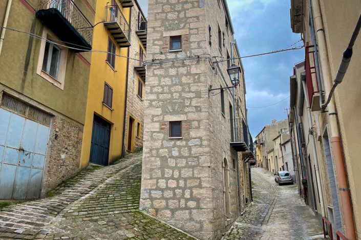 Image No.20-2 Bed House for sale