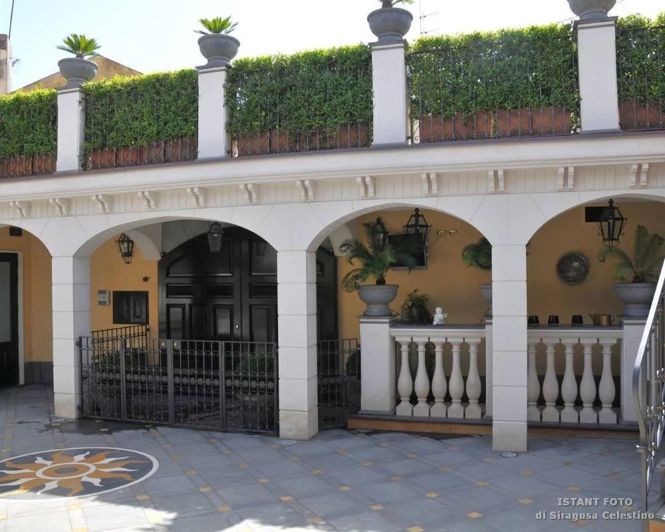 Image No.10-10 Bed Villa for sale