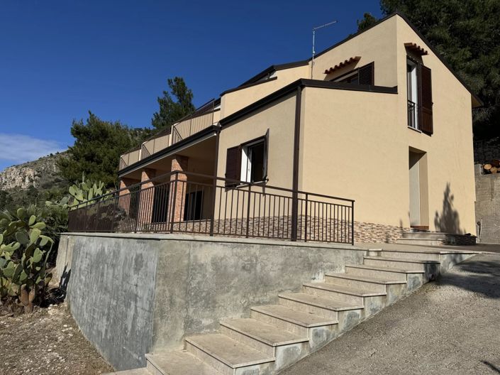 Image No.4-Villa de 4 chambres à vendre à Bagheria