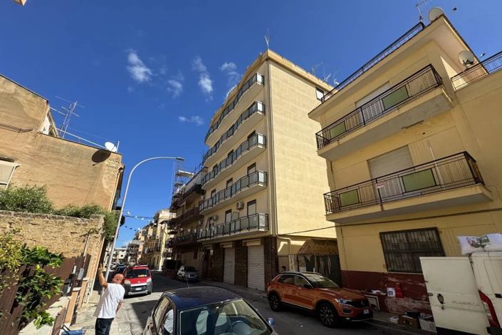 Image No.3-3 Bed Apartment for sale