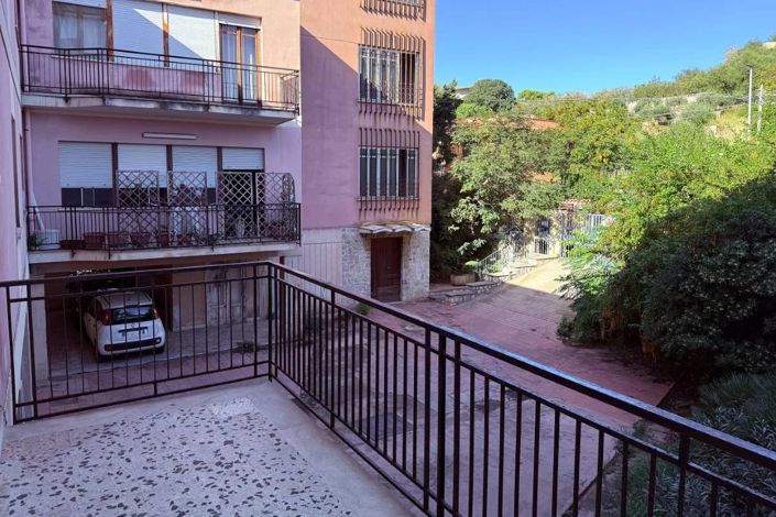 Image No.18-3 Bed Apartment for sale