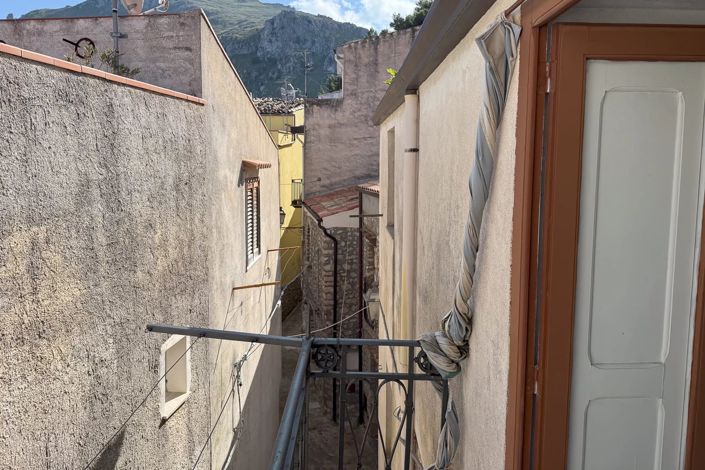 Image No.16-1 Bed House for sale