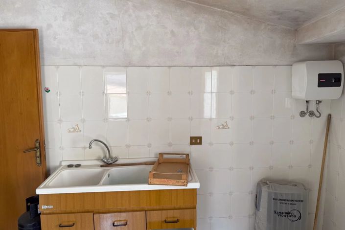 Image No.9-1 Bed House for sale