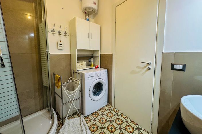 Image No.22-5 Bed Property for sale