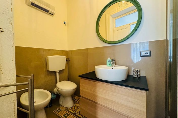 Image No.27-5 Bed Property for sale