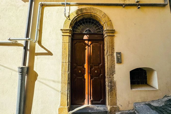 Image No.6-5 Bed Property for sale