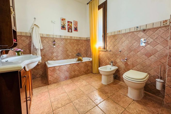 Image No.14-4 Bed Villa for sale