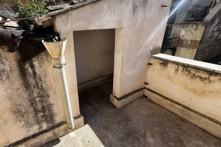 Image No.9-2 Bed House for sale