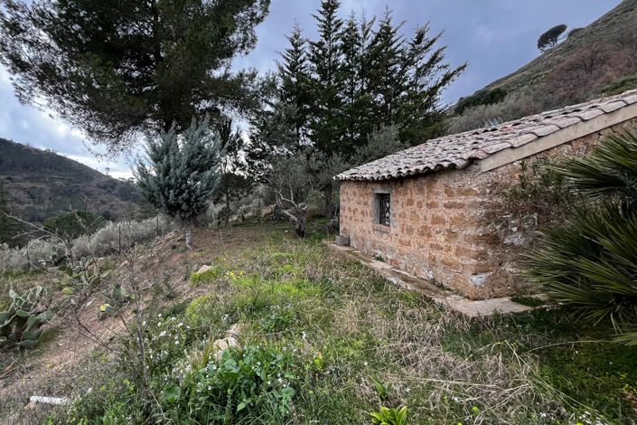 Image No.4-2 Bed House for sale