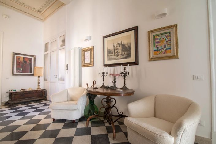 Image No.1-4 Bed Apartment for sale