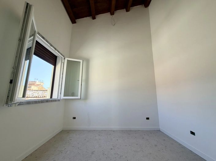Image No.11-1 Bed Apartment for sale