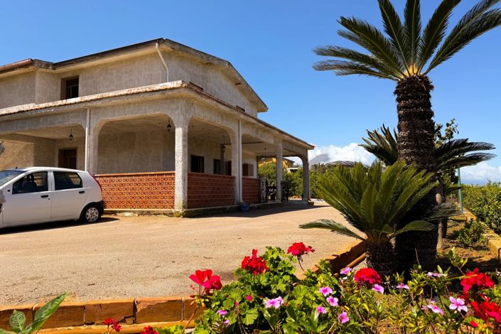 Image No.12-2 Bed Commercial for sale