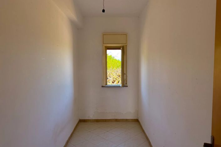 Image No.18-2 Bed Commercial for sale