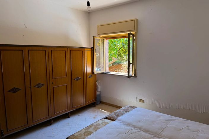 Image No.22-2 Bed Commercial for sale