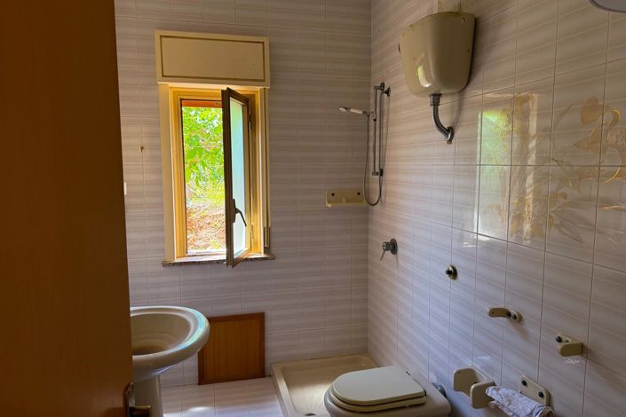 Image No.24-2 Bed Commercial for sale