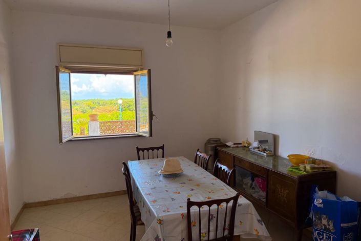 Image No.9-2 Bed Commercial for sale