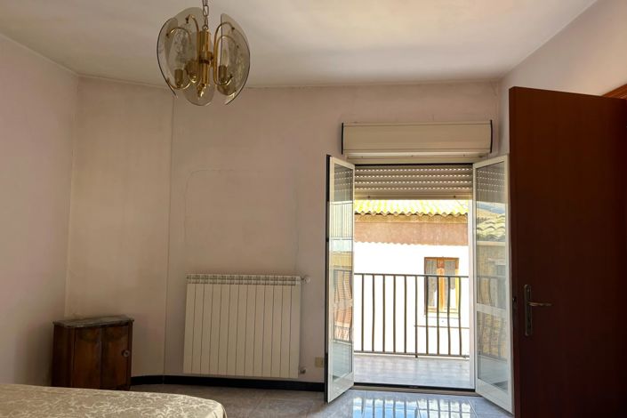 Image No.12-2 Bed House for sale