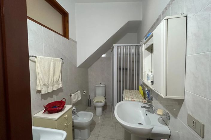 Image No.16-2 Bed House for sale