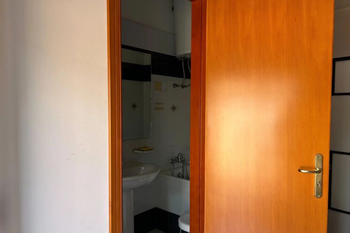 Image No.17-2 Bed House for sale