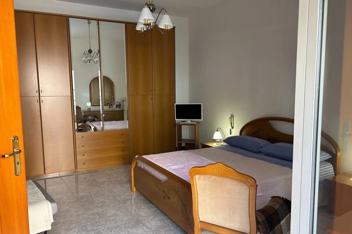 Image No.7-2 Bed House for sale