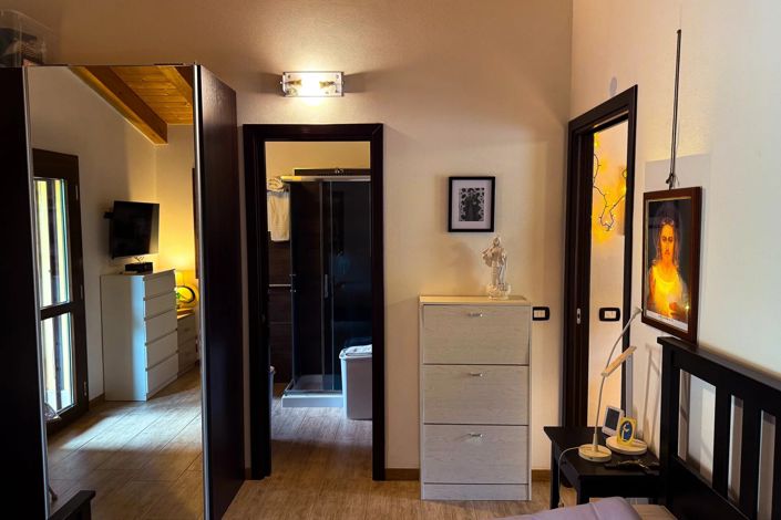 Image No.12-10 Bed Apartment for sale