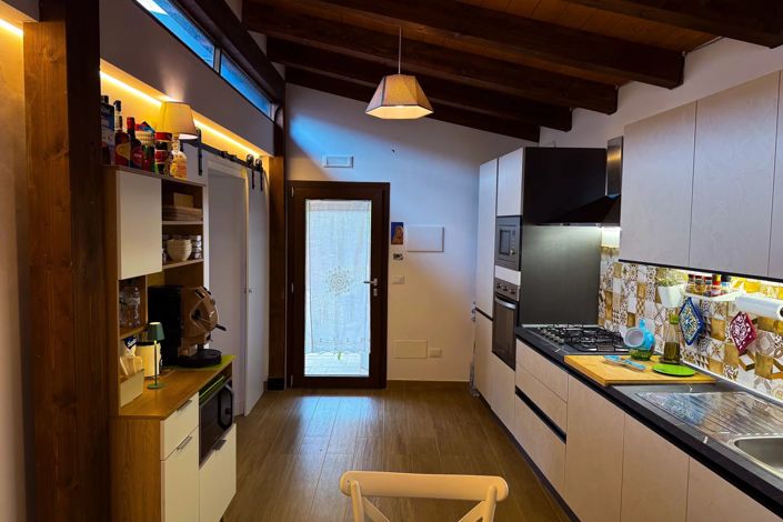 Image No.16-10 Bed Apartment for sale