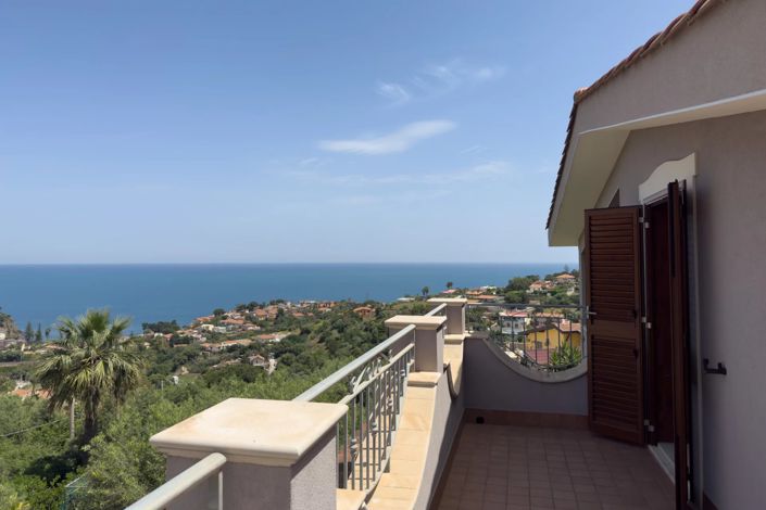 Image No.1-4 Bed Villa for sale