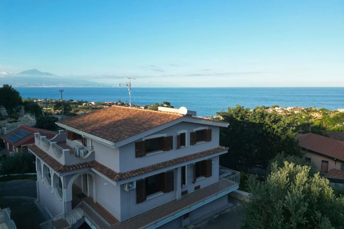 Image No.2-4 Bed Villa for sale