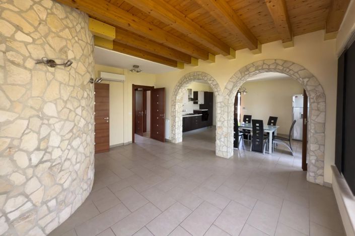 Image No.10-4 Bed Villa for sale