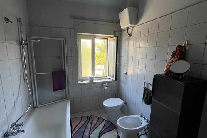 Image No.10-3 Bed House for sale